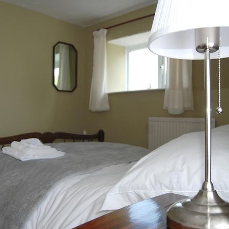 The Fforest Inn Llanfihangel-nant-Melan Екстер'єр фото